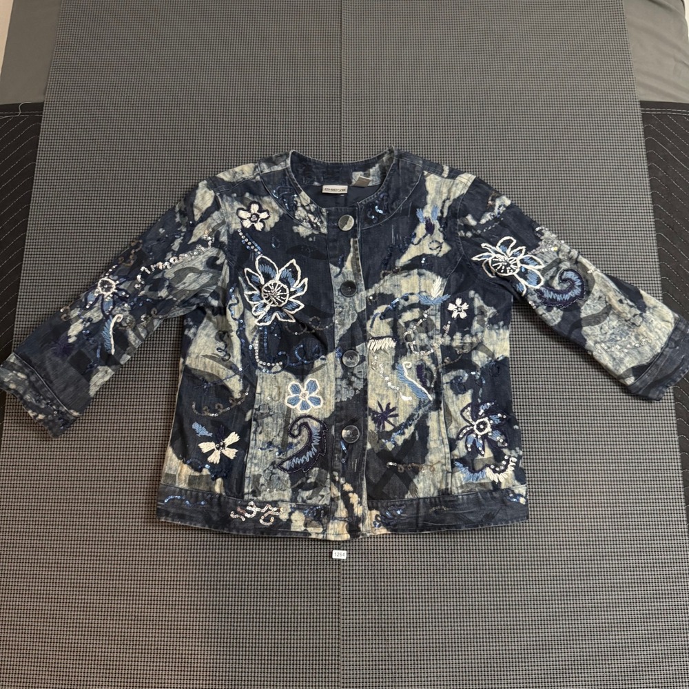 Chicos Denim Jacket Blue Acid Wash Floral Embroidered Sequin Button Front Size 2